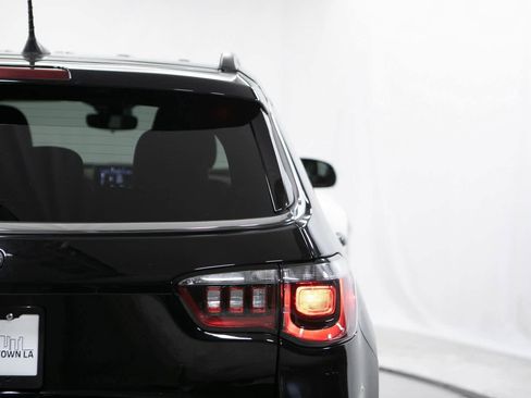 Used 2023 Jeep Compass Latitude image 33