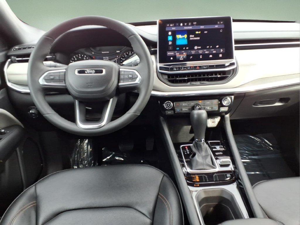 Used 2024 Jeep Compass Limited AWD/4WD image 8