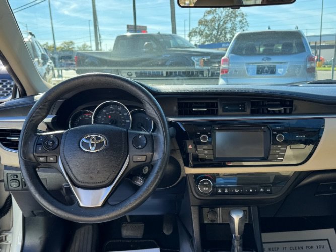 Used 2015 Toyota Corolla LE FWD image 15