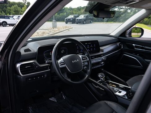 Used 2025 Kia Telluride S FWD image 13