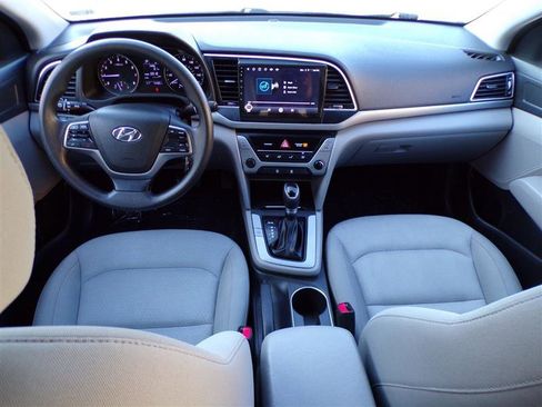 Used 2017 Hyundai Elantra SE image 29