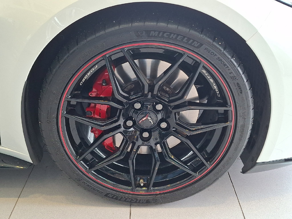 Used 2026 Chevrolet Corvette Z06 w/ Stealth Interior Trim Package RWD image 10