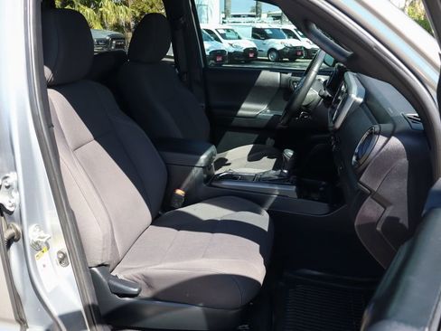 Used 2017 Toyota Tacoma TRD Off-Road RWD image 38