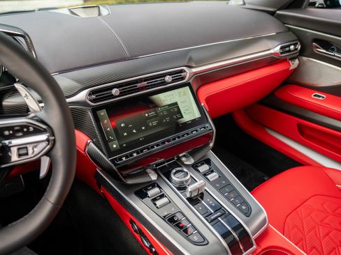 New 2025 Aston Martin Vanquish image 10