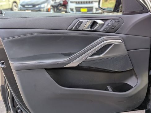 Used 2023 BMW X6 xDrive40i w/ M Sport Package image 32