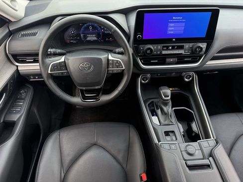 Used 2024 Toyota Grand Highlander Limited FWD image 11