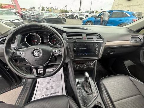 Used 2021 Volkswagen Tiguan SE FWD image 11