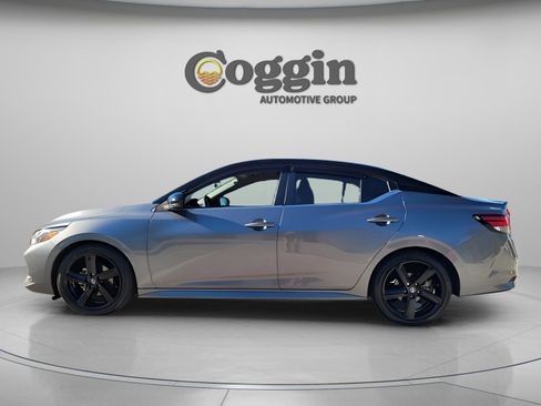Certified 2022 Nissan Sentra SR w/ Midnight Edition image 2