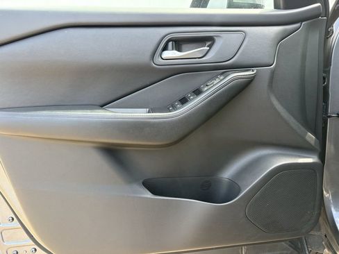 Used 2025 Nissan Rogue SV AWD/4WD image 10