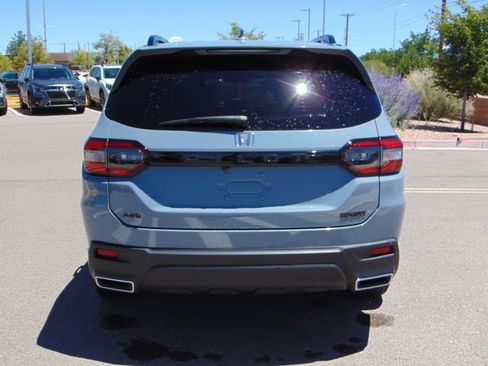Used 2025 Honda Pilot Sport image 5