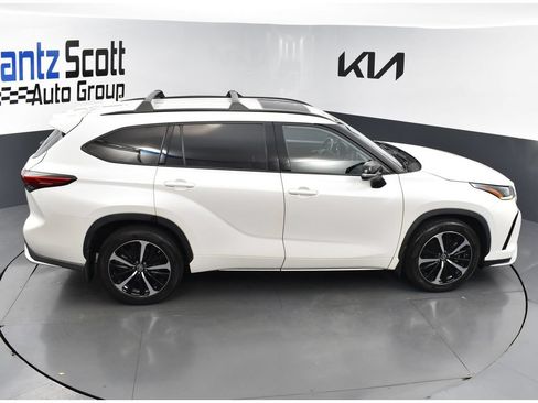 Used 2021 Toyota Highlander XSE AWD/4WD image 14