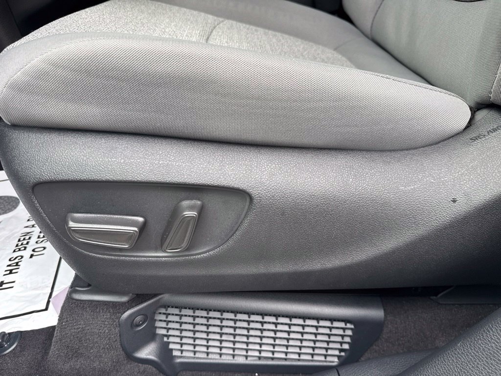 Used 2026 Toyota Sienna LE FWD image 12