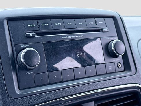 Used 2014 Dodge Grand Caravan SXT image 11