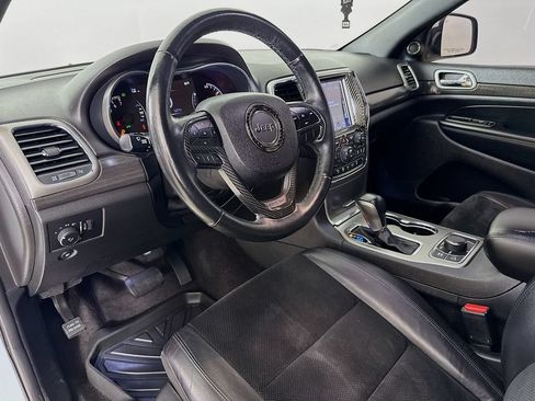 Used 2018 Jeep Grand Cherokee Laredo AWD/4WD image 10