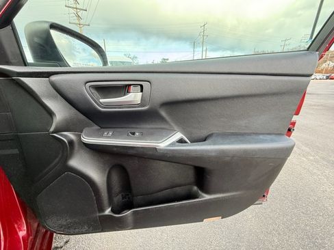 Used 2016 Toyota Camry LE image 26