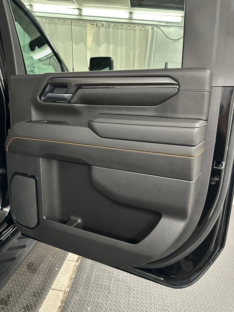 Used 2025 GMC Sierra 2500 AT4 w/ AT4 Premium Plus Package AWD/4WD image 35