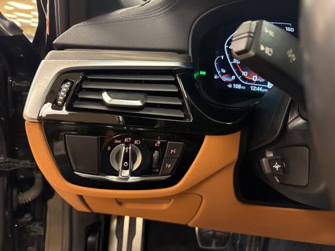 Used 2020 BMW M550i xDrive M550i xDrive w/ Executive Package image 24