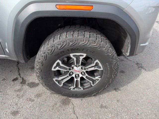 Used 2023 GMC Canyon AT4 w/ Canyon Safety Plus Package AWD/4WD image 9