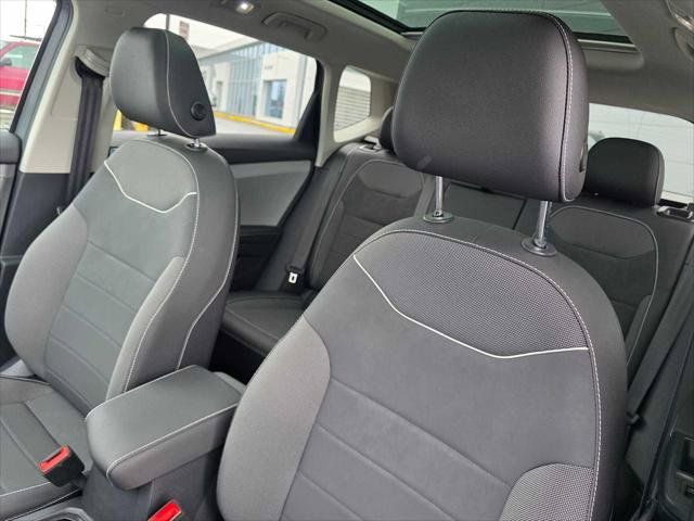 Used 2024 Volkswagen Taos SE AWD/4WD image 21