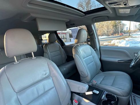 Used 2015 Toyota Sienna XLE Premium image 34