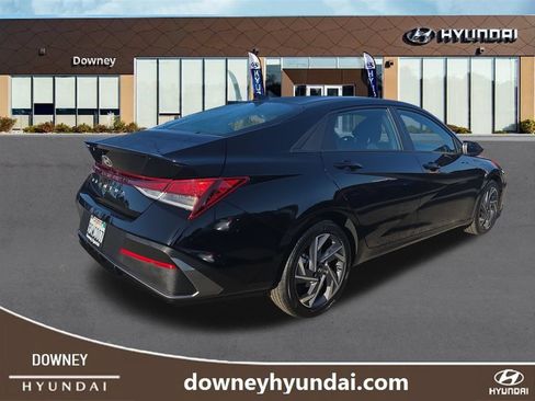 Used 2025 Hyundai Elantra Sport FWD image 5