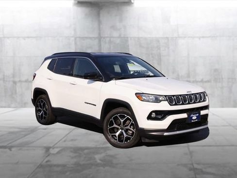 Used 2025 Jeep Compass Limited AWD/4WD image 2