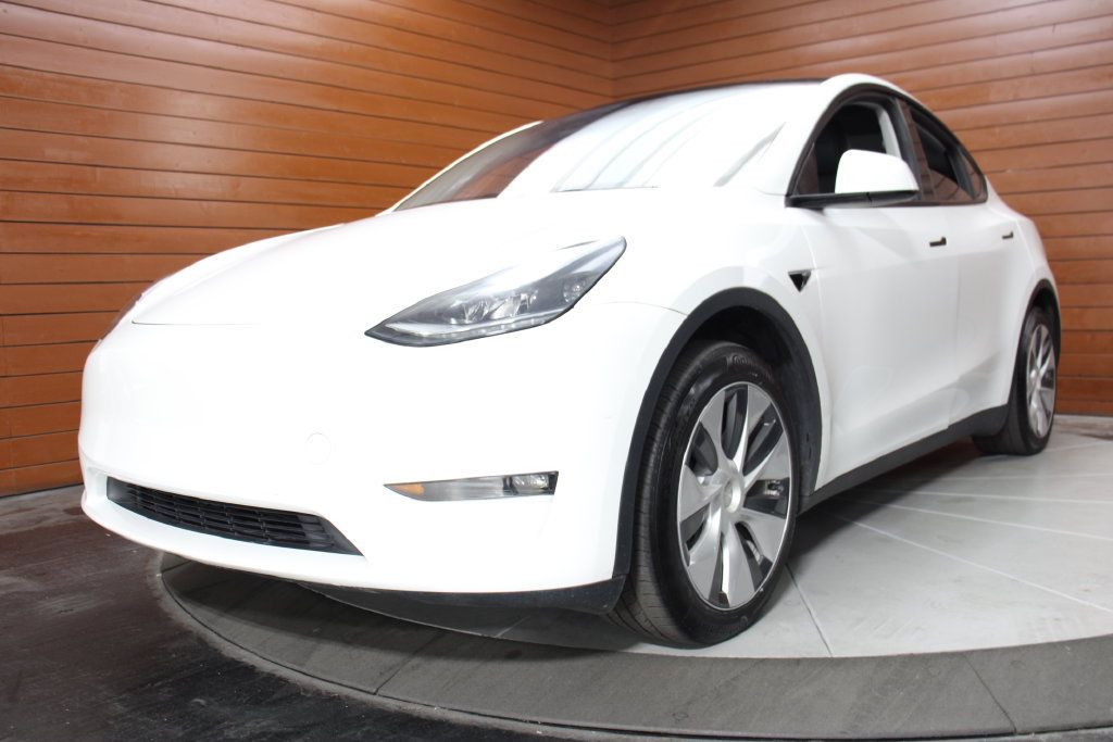 Used 2023 Tesla Model Y Long Range AWD/4WD image 1