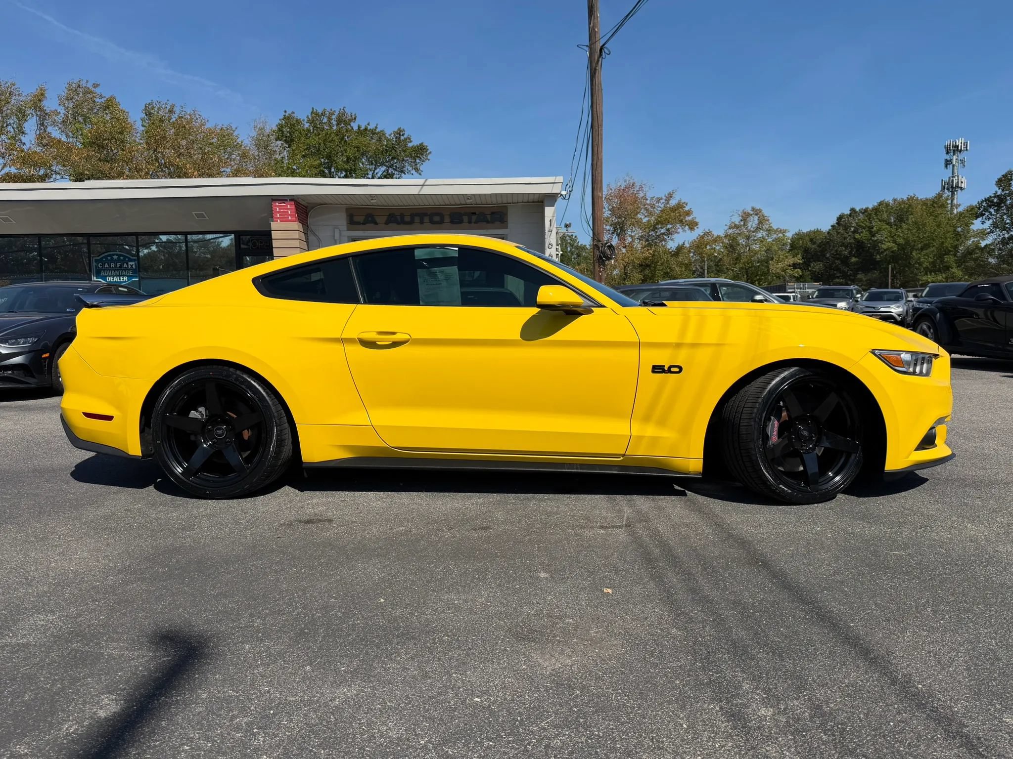 Used 2017 Ford Mustang GT w/ Black Accent Package RWD image 2