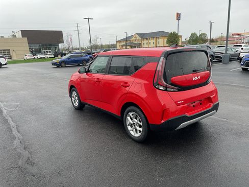 Used 2025 Kia Soul LX w/ LX Technology Package FWD image 4