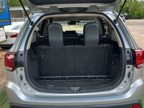Used 2020 Mitsubishi Outlander SE FWD image 11