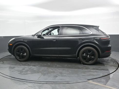 Used 2022 Porsche Cayenne image 8