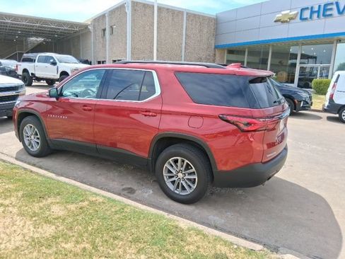 Used 2022 Chevrolet Traverse LT FWD image 3