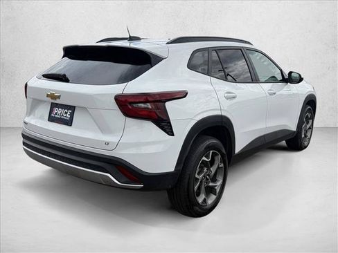 Used 2025 Chevrolet Trax LT FWD image 5