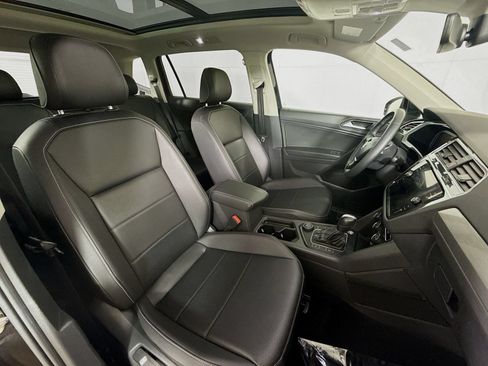 Used 2021 Volkswagen Tiguan SEL AWD/4WD image 27