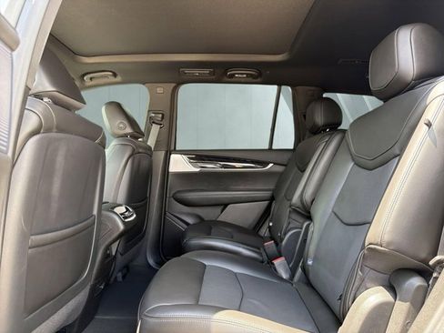Used 2025 Cadillac XT6 Premium Luxury FWD image 15