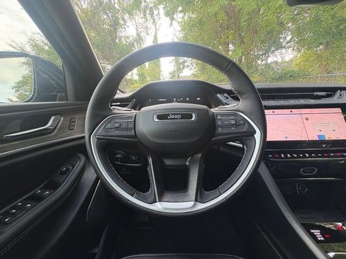 New 2026 Jeep Grand Cherokee L Limited w/ Limited Altitude Package AWD/4WD image 21