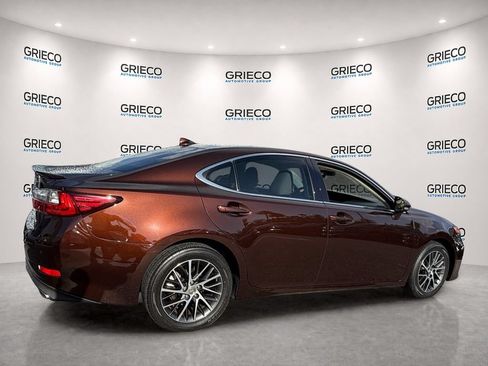 Used 2018 Lexus ES 350 w/ Luxury Package w/Wood Trim FWD image 7