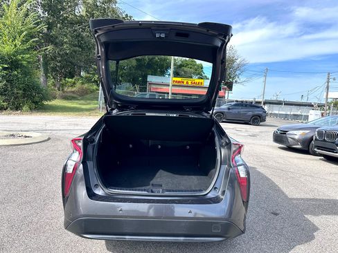 Used 2018 Toyota Prius Two image 27