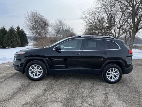 Used 2017 Jeep Cherokee Latitude w/ Cold Weather Group image 2