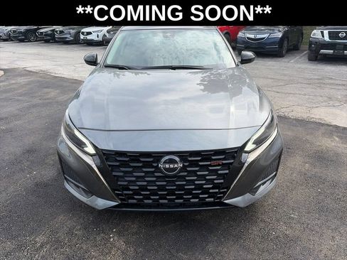 Used 2024 Nissan Altima 2.5 SR FWD image 2