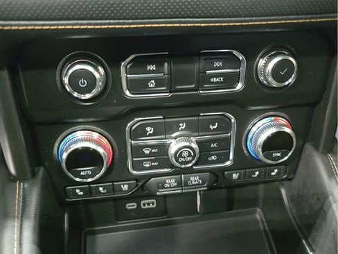 Used 2024 GMC Yukon XL AT4 w/ AT4 Premium Package image 15