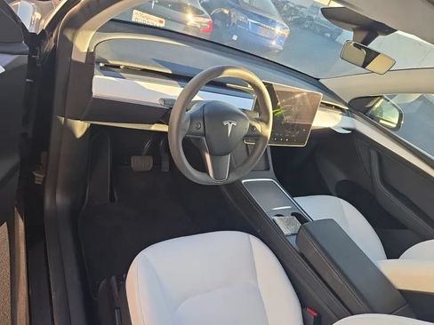 Used 2024 Tesla Model Y Long Range AWD/4WD image 2