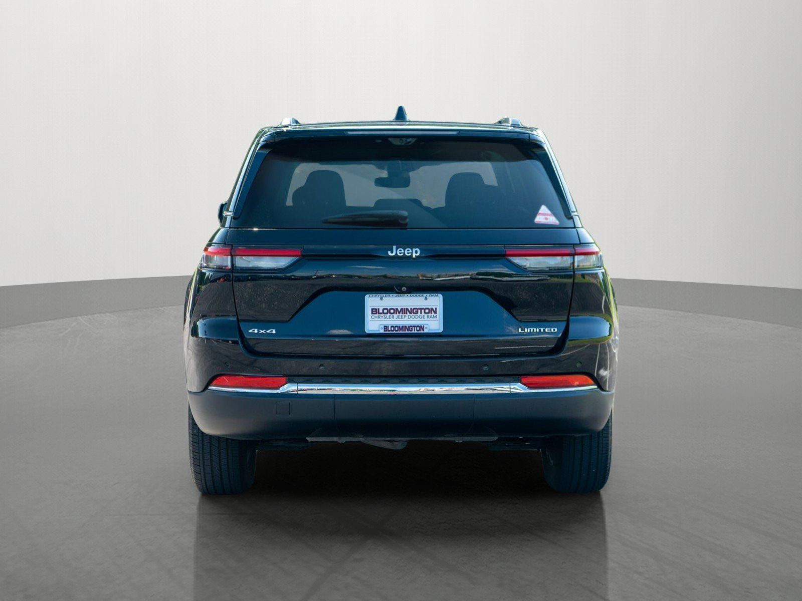 Used 2023 Jeep Grand Cherokee Limited w/ Luxury Tech Group II AWD/4WD image 6