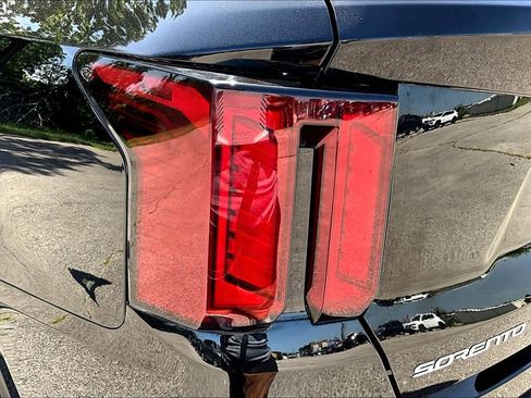 Used 2024 Kia Sorento S image 42