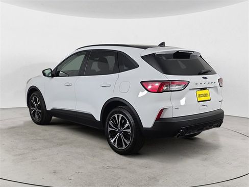 Certified 2022 Ford Escape SE w/ SE Sport Appearance Package image 3