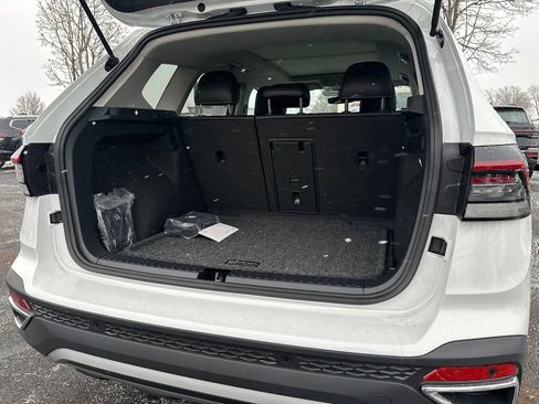 New 2025 Volkswagen Taos SE image 15