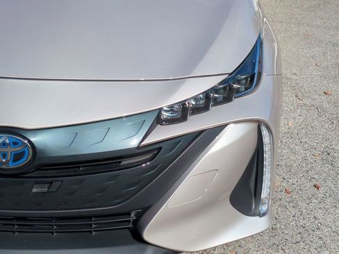 Used 2022 Toyota Prius Prime XLE image 10
