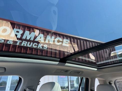 Used 2019 Volkswagen Tiguan S FWD image 16