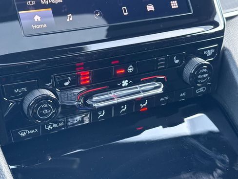 New 2025 Jeep Grand Cherokee Laredo image 22