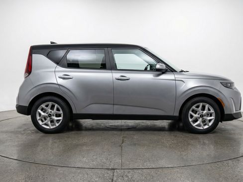 Used 2025 Kia Soul LX w/ LX Technology Package FWD image 21